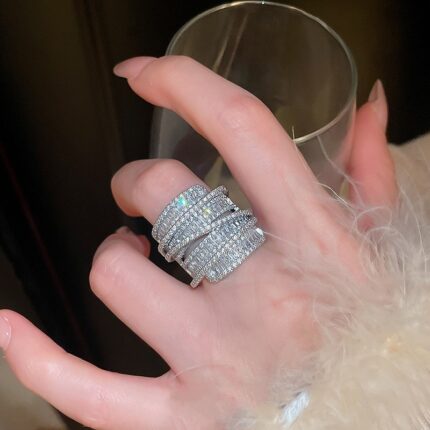 Zircon Winding Eye-catching Ring Korean Style